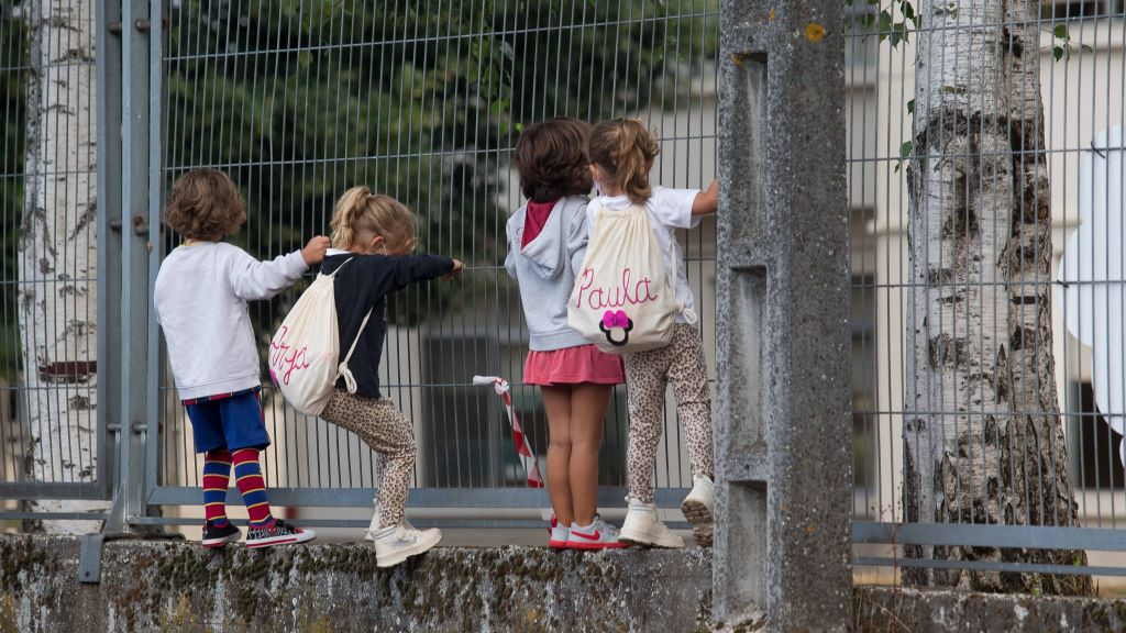 Crianzas xogando (Foro: Carlos castro / Europa Press).