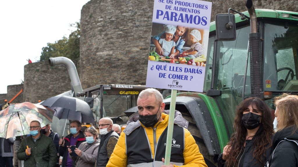Detalle da tractorada convocada polo colectivo Agromuralla o pasado 4 de novembro en Lugo (Foto: Carlos Castro / Europa Press).