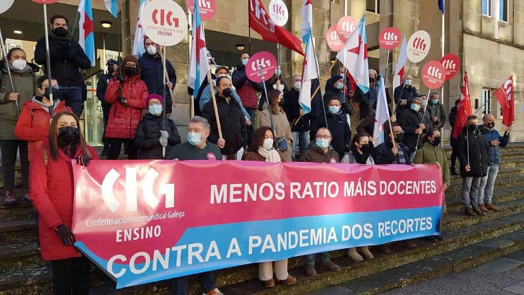 Concentraci&oacute;n da CIG-Ensino diante da EGAP en Compostela (N&oacute;s Diario)