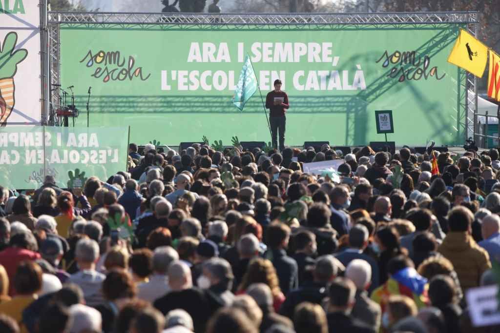 Manifestación en defensa da escola catalá (Foto: Vilaweb)