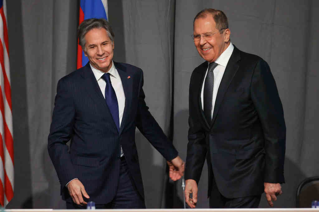 Antony Blinken e Serguei Lavrov, responsábeis de Exteriores dos EUA e Rusia respectivamente. (Foto: Goberno ruso)