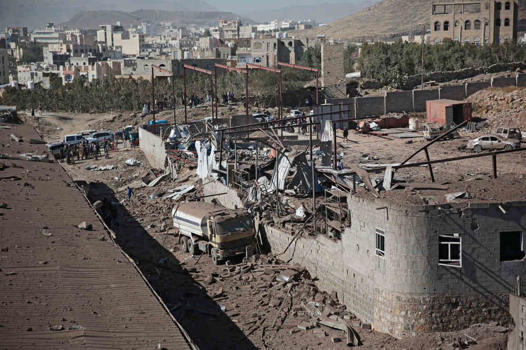 Edificio danado despois dun bombardeo en Saná (Iemen) do Exército de Arabia Saudita. (Hani Al-Ansi / dpa)