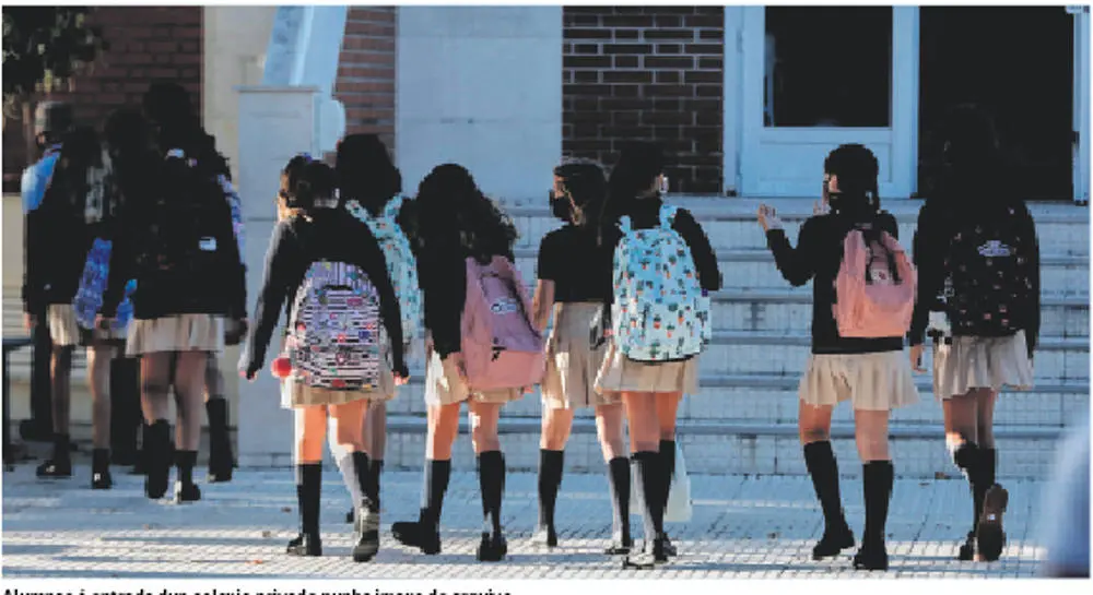 Estudantes dun centro de titularidade privada. (Foto: Jes&uacute;s Hell&iacute;n / Europa Press)