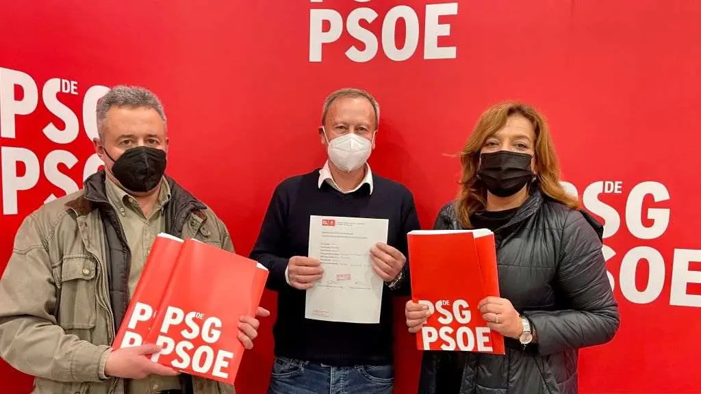 Villarino con parte do seu equipo en Compostela. (Foto: Candidatura Rafael Villarino)