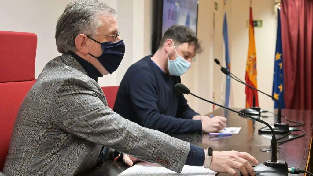 Xurxo Couto e Xabier Campos, na rolda de prensa de presentaci&oacute;n desta li&ntilde;a de axudas (Foto: N&oacute;s Diario).