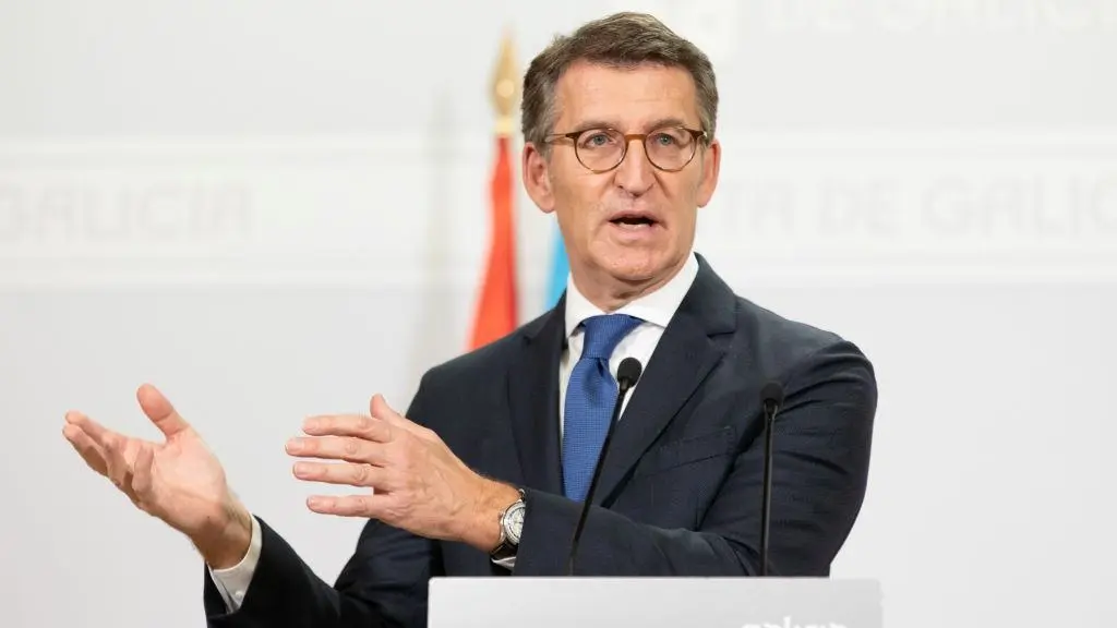 O presidente da Xunta, Alberto N&uacute;&ntilde;ez Feixoo, nunha rolda de prensa. (Foto: David Cabez&oacute;n / Xunta da Galiza)