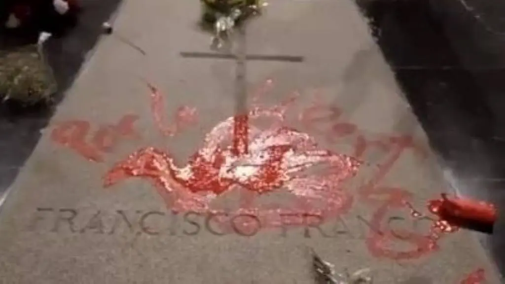 Pintada que Tenreiro realizou na antiga tumba do ditador Francisco Franco, no Val dos Ca&iacute;dos (Foto: Europa Press).