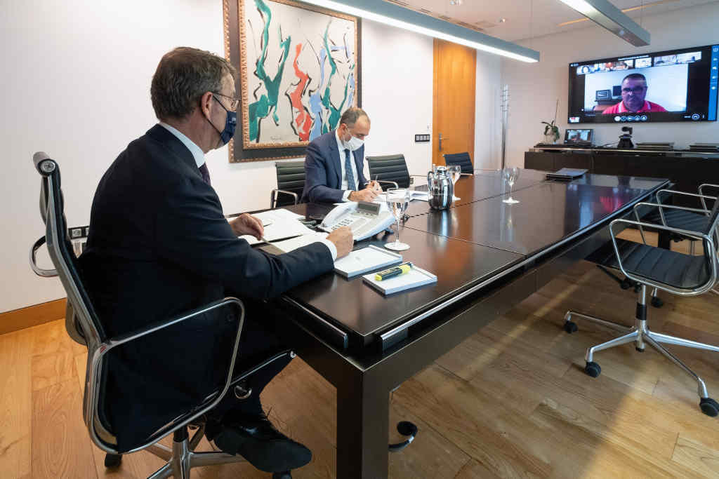 O presidente da Xunta da Galiza, Alberto Núñez Feixoo, nunha xuntanza por videoconferencia co comité clínico. (Foto: David Cabezón / Xunta da Galiza)