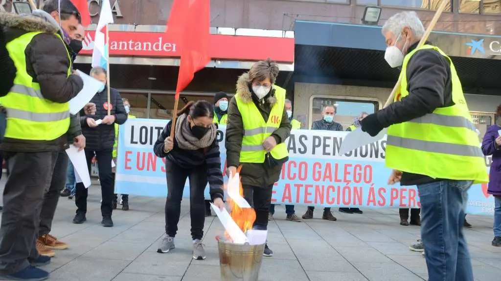Mobilizaci&oacute;n decorrida en Vigo esta quinta feira contra a reforma das pensi&oacute;ns (Foto: N&oacute;s Diario).