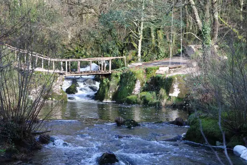 &Aacute;rea de lecer ao p&eacute; da desembocadura do r&iacute;o Xende no Beba, en F&iacute;rvado.