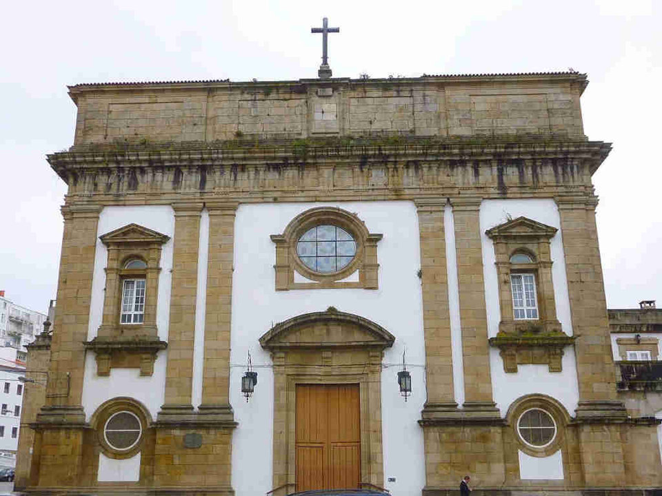 "Cruz dos Caídos" na Igrexa Castrense de San Francisco de Ferrol, exemplo de simboloxía fascista. (Foto: Zarateman)
