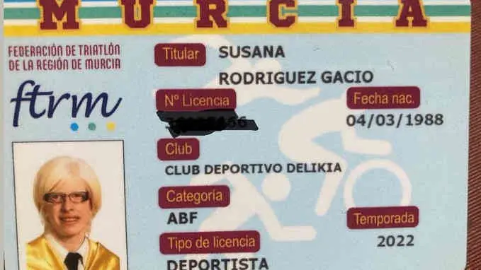 O novo carn&eacute; que a deportista difundiu nas redes sociais (Foto: Twitter).