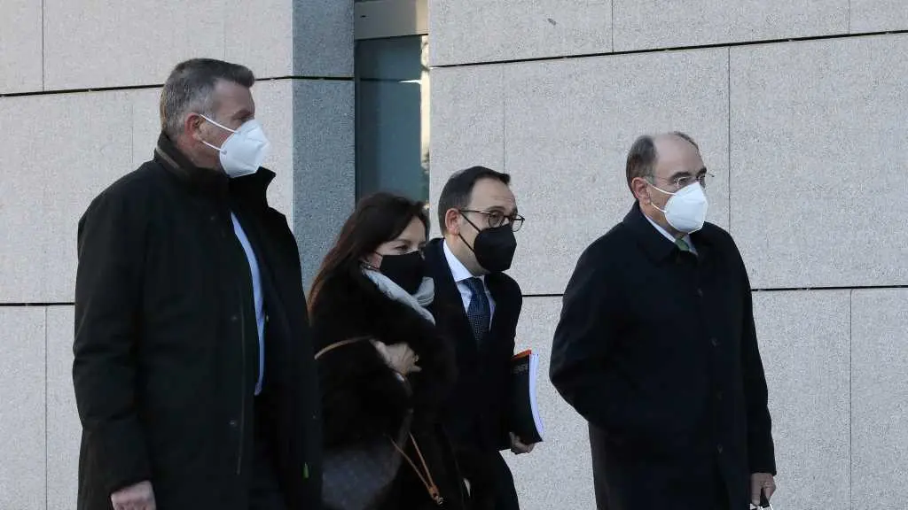 O presidente de Iberdrola, Ignacio S&aacute;nchez Gal&aacute;n (primeiro pola dereita), &aacute; s&uacute;a chegada &aacute; Audiencia Nacional para declarar como imputado no caso T&aacute;ndem, o pasado 18 de xaneiro (Foto: Marta Fern&aacute;ndez / Europa Press).