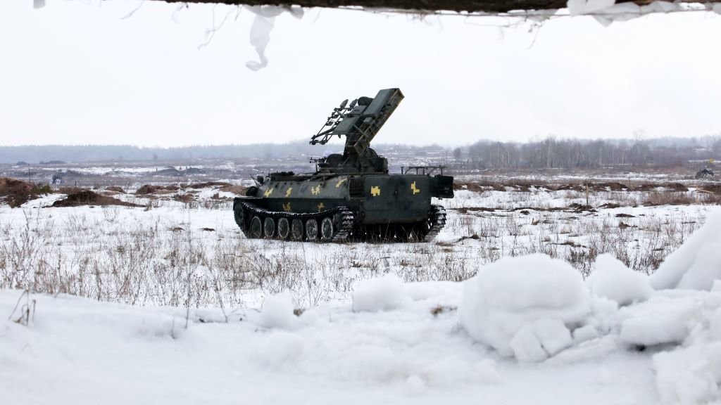 Un tanque do Exército ucraíno realizando manobras militares a pasada quinta feira, 10 de febreiro (Foto: Ukrinform / DPA).