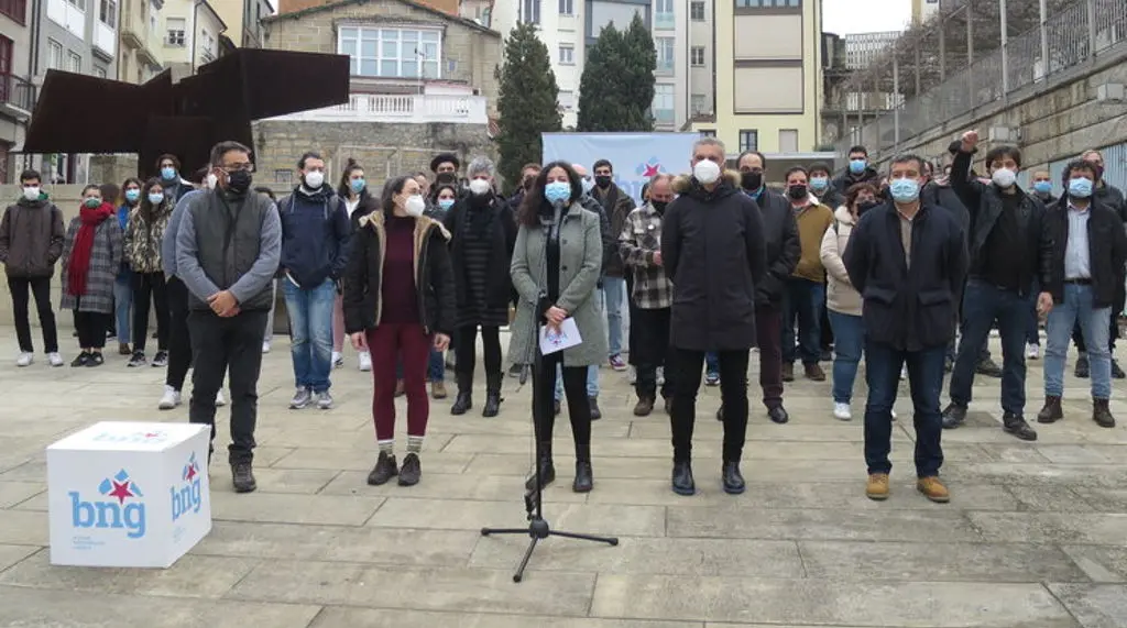 Acto do BNG nas Burgas arroupando os seus ed&iacute;s no Concello de Ourense.