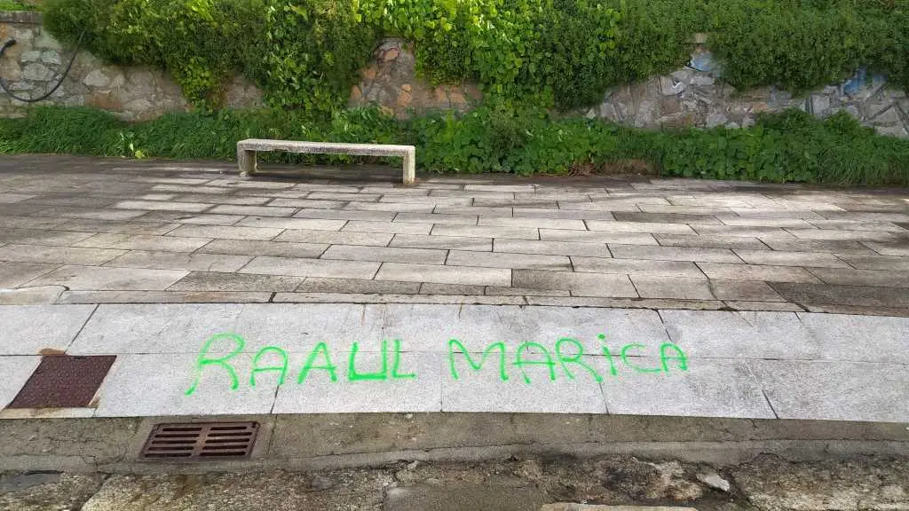 A pintada aparecida en Oleiros (Foto: N&oacute;s Diario).