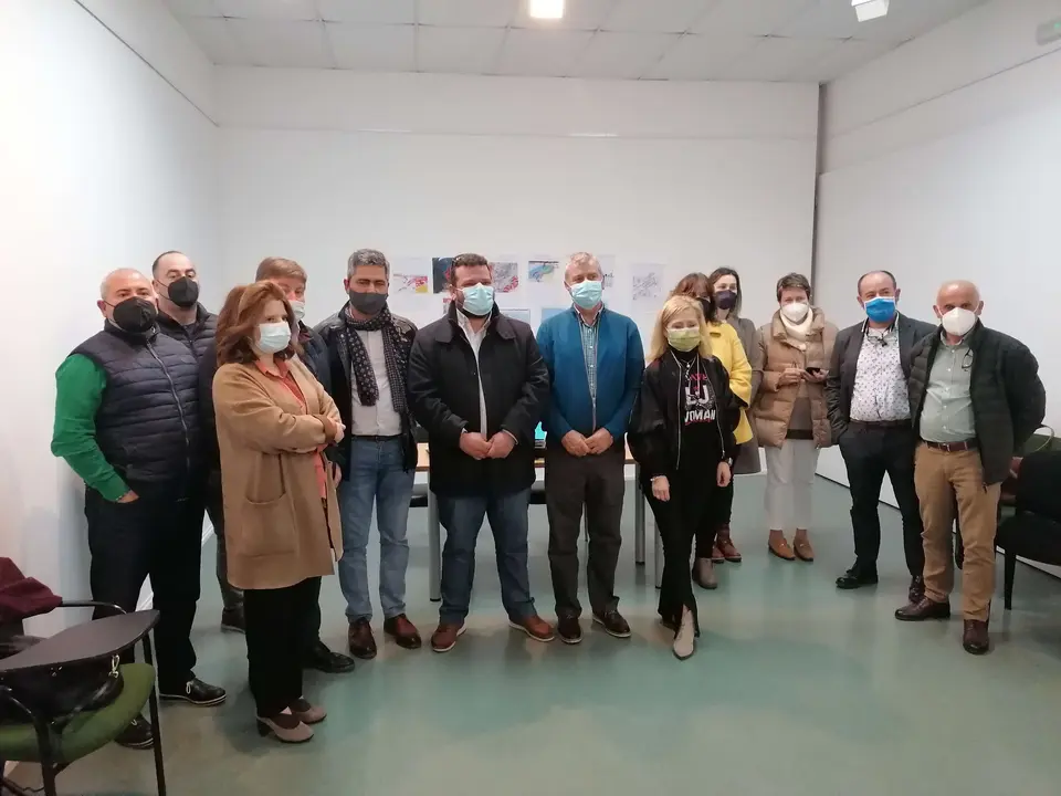 Representantes del sector pesquera tras reunirse en Ferrol. (Foto: Europa Press)