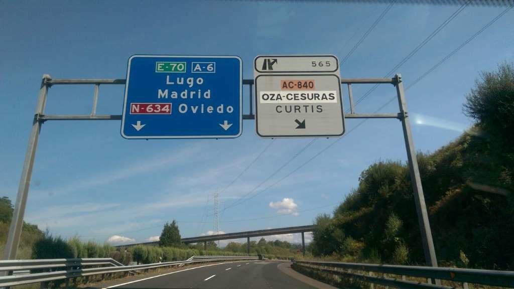 Desvío cara ao concello de Oza-Cesuras por estrada (Foto: Europa Press).