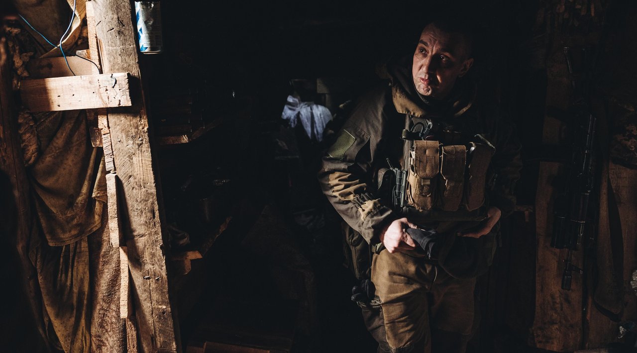 Soldado ucraíno na zona do Donbass, Ucraína. (Foto: Diego Herrera/Europa Press)