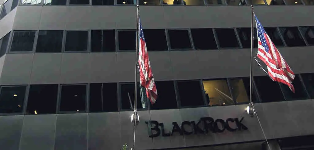 Sede central de BlackRock en Nova York. O mercado bancario conc&eacute;ntrase cada d&iacute;a m&aacute;is nunhas poucas entidades. Abanca &eacute; a entidade resultante da fusi&oacute;n das caixas galegas. (Foto: Europa Press)