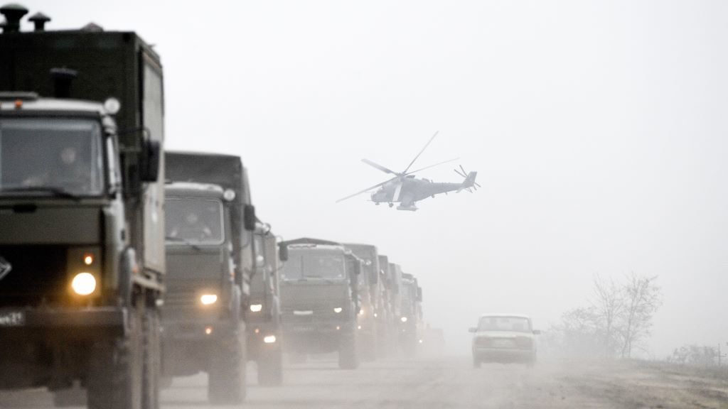 Forzas Armadas de Rusia entrando en territorio ucraíno, esta sexta feira (Foto: Konstantin Mihalchevskiy / Sputnik).