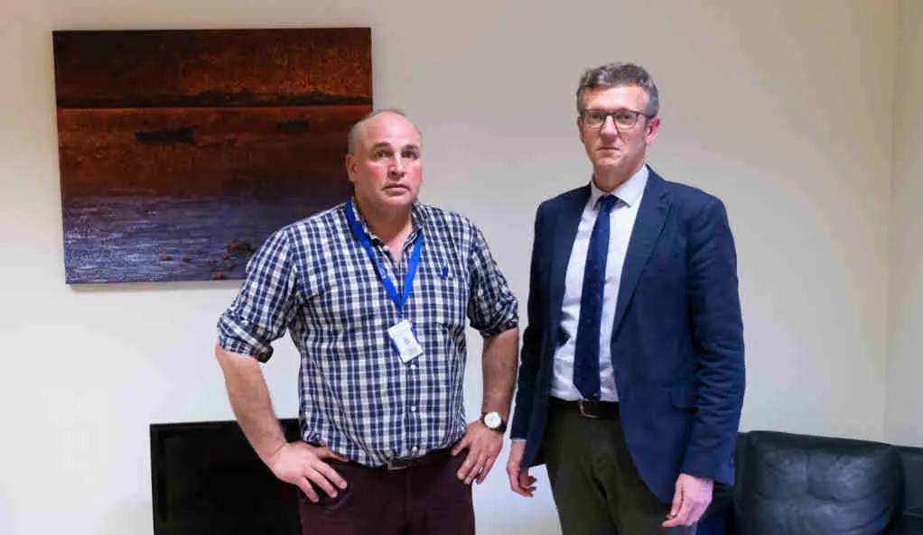 Lu&iacute;s Calvo, alcalde de Agolada, e Alfonso Rueda, vicepresidente primeiro da Xunta (Foto: Xunta da Galiza).