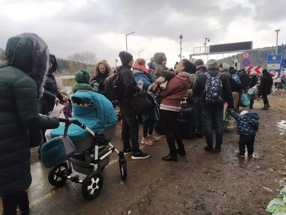 Familias ucra&iacute;nas chegan a Polonia desprazadas pola guerra. (Foto: SOS Aldeas Infant&iacute;s)