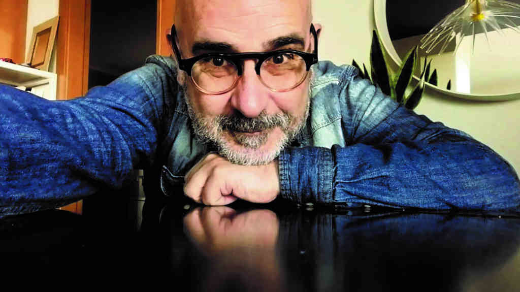 O escritor e director xeral de Editorial Galaxia, Francisco Castro, nunha autofoto (Foto: F. Castro).