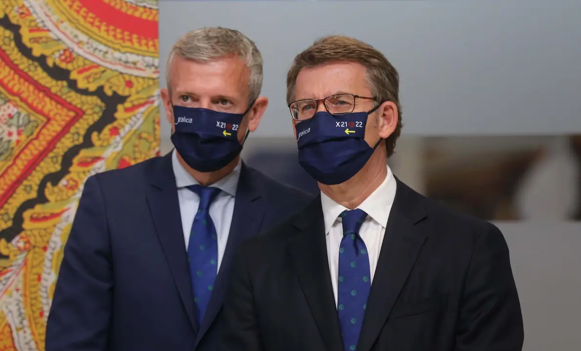 O vicepresidente primeiro da Xunta, Alfonso Rueda, e o presidente, Alberto N&uacute;&ntilde;ez Feixoo. (Foto: Isabel Infantes/Europa Press)