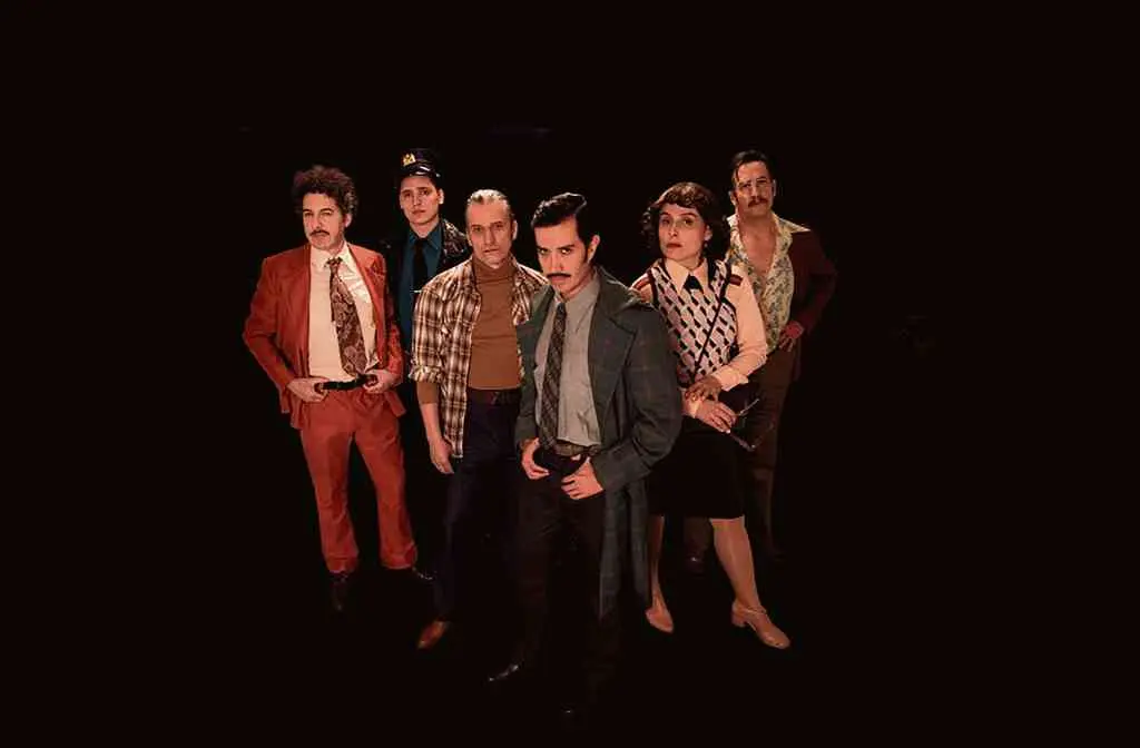 Elenco de 'Morte accidental dun anarquista' na versi&oacute;n de Tal&iacute;a Teatro que se estrea esta sexta.