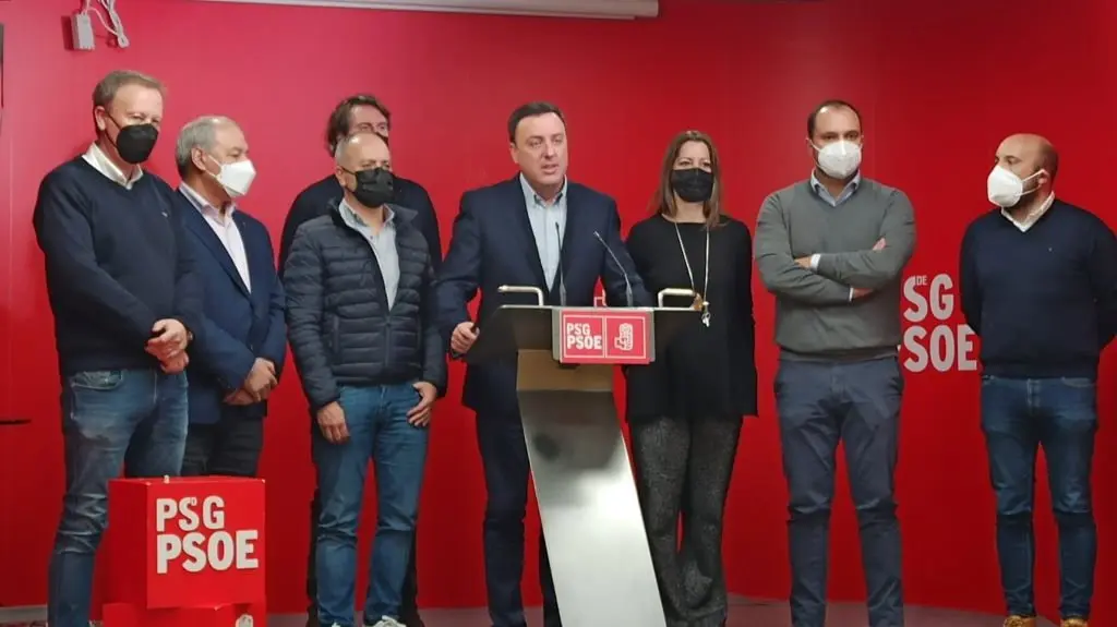 Gonz&aacute;lez Formoso xunto David Regades, Bernardo Fern&aacute;ndez, Jos&eacute; Tom&eacute; e Rafael Villarino entre outros.
