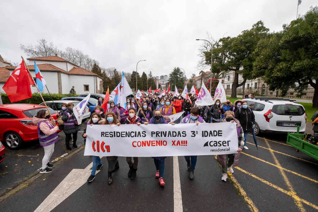 Manifestación en Compostela previa á folga nas residencias privadas. (Foto: Arxina)