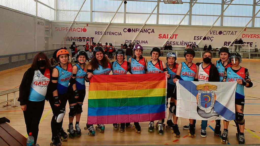 Os principios fundamentais do roller derby son tender lazos e fomentar os valores de igualdade e de inclusión dentro e fóra da pista. (Foto: Team Galiza).
