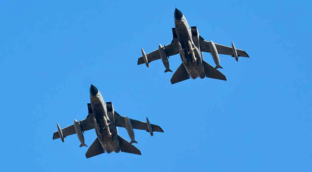 Avi&oacute;n da OTAN realizando manobras no Estado espa&ntilde;ol. (Foto: A. P&eacute;rez Meca / Europa Press)