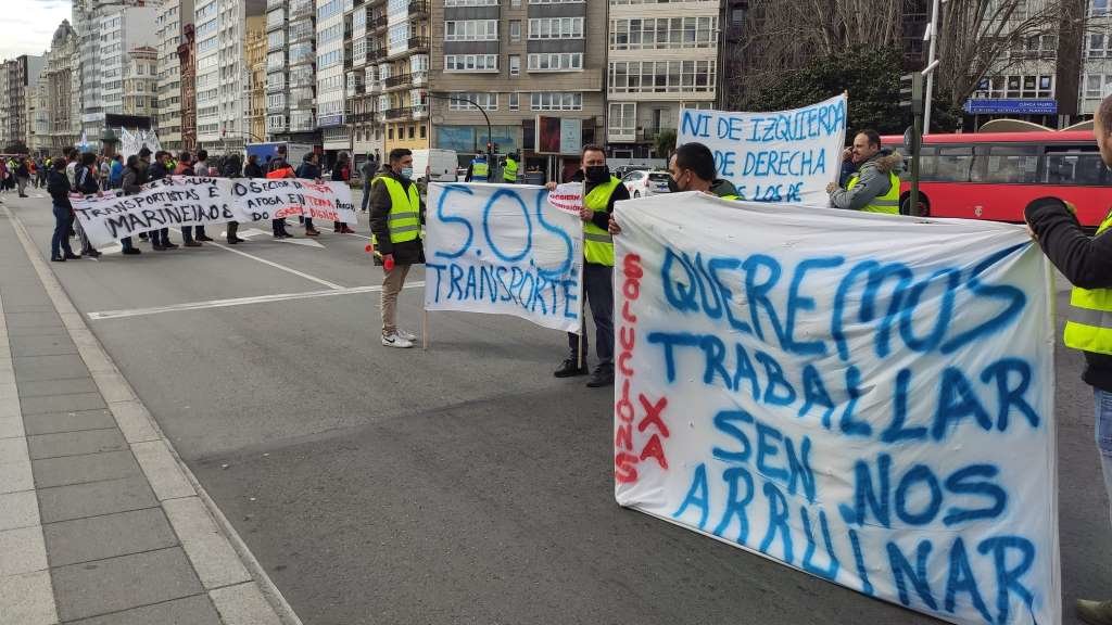 Transportistas percorreron as rúas da Coruña esta terza feira (Foto: Europa Press).