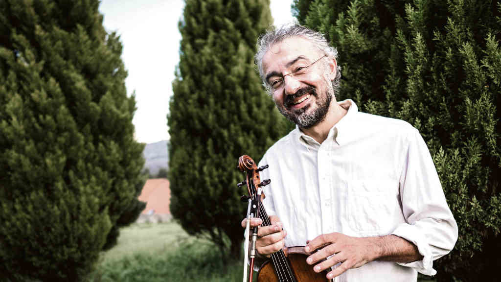 Alfonso Franco, fundador da asociación Galiza Fiddle, co seu inseparábel violín (Nós Diario).