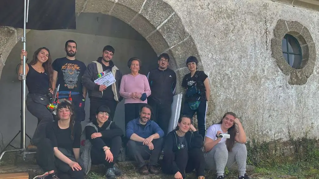 O equipo de rodaxe do filme sobre Xela Arias. (Foto: Os espazos en branco)