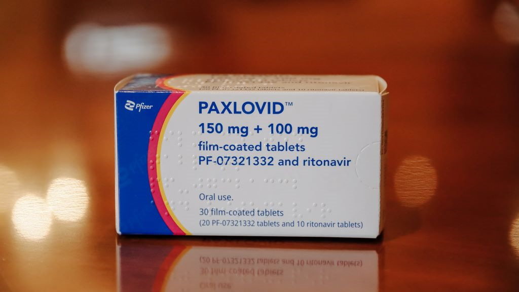 Comeza a distribución de Paxlovid, o medicamento de Pfizer contra a Covid. (Foto: C.Luján.POOL / Europa Press).