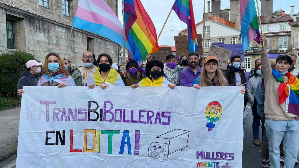 Mobilización do colectivo LGTBI en Compostela con motivo do 8-M. (Foto: Avante LGTB)