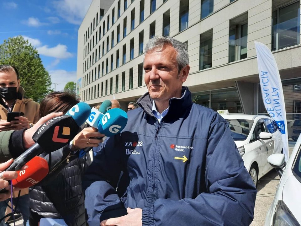 Alfonso Rueda respondeu a preguntas dos medios en Vigo. (Foto: Europa Press)