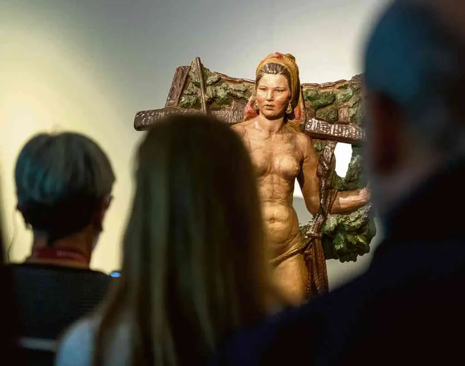 'A Santa' de Francisco Asorey, na exposici&oacute;n 'Galicia, un relato no mundo', no Gai&aacute;s, en 2020. (Foto: Manuel G. Vicnte / Cidade da Cultura)