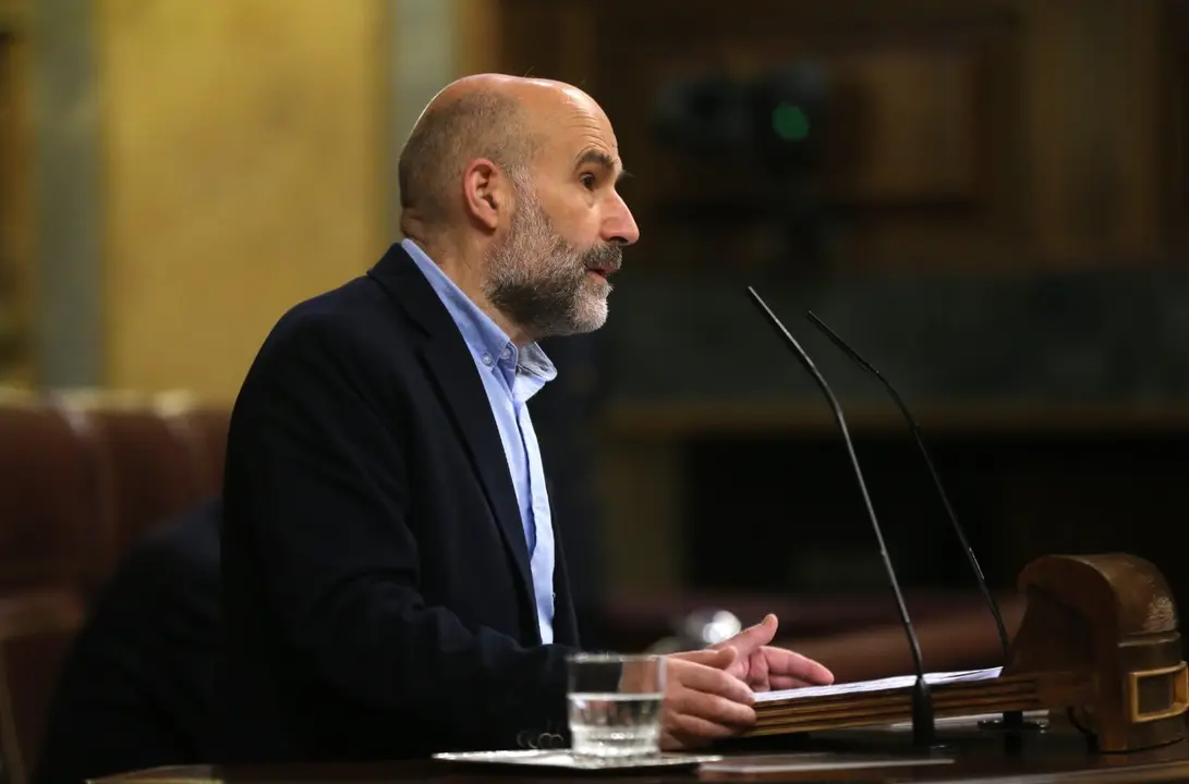 O deputado do BNG no Congreso, N&eacute;stor Rego, nun pleno decorrido a comezos de abril. (Foto: Europa Press)