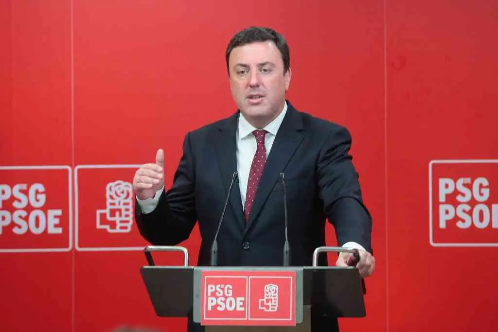 O secretario xeral do PSdeG, Valent&iacute;n Gonz&aacute;lez Formoso, nunha rolda de prensa na sede da formaci&oacute;n en Santiago.