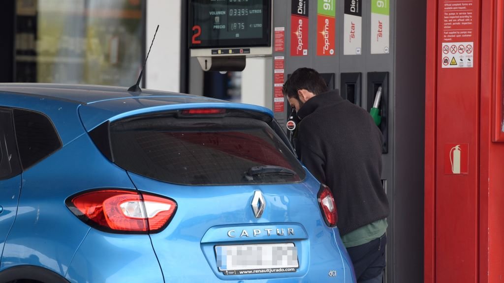 A evolución do IPC nos próximos meses vai depender dos prezos dos carburantes, agora bonificados polos descontos estatais (Foto: Gustavo Valiente / Europa Press).