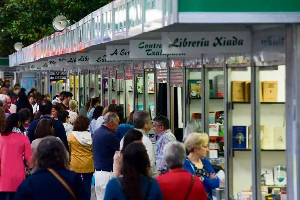 As feiras do libro queren transformarse en espazos de difusi&oacute;n cultural, m&aacute;is al&aacute; das vendas.