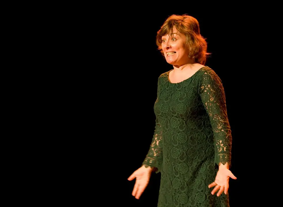 Charo Pita durante a peza teatral.
