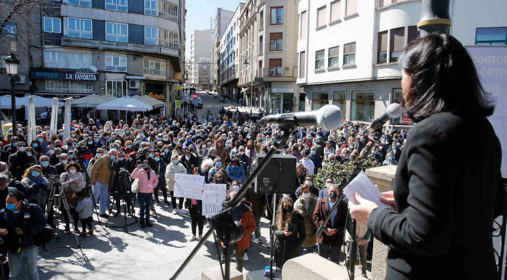 Concentración en Marín pola busca dos falecidos o pasado mes de abril. (Foto: Javier Vázquez / Europa Press)