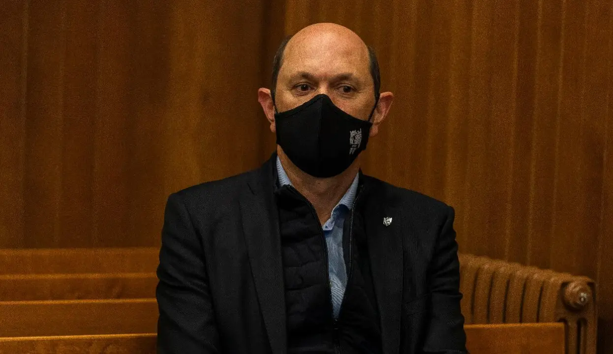 Rafael Louz&aacute;n, sentado na bancada dos acusados. (Foto: Europa Press)