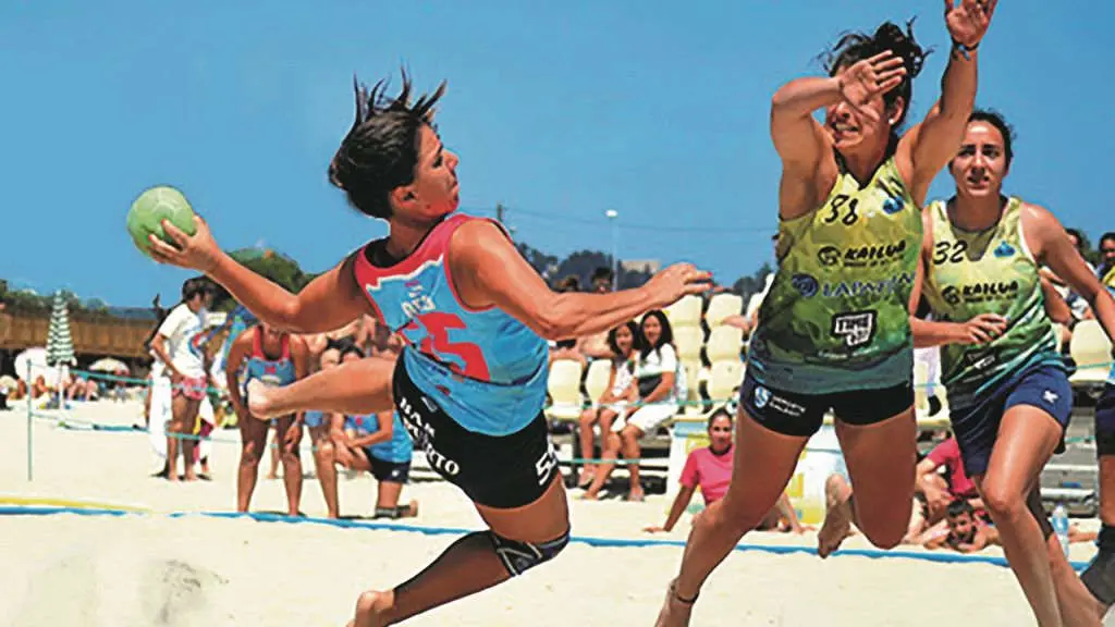 Selecci&oacute;n galega de balonm&aacute;n praia (Foto: FGB).