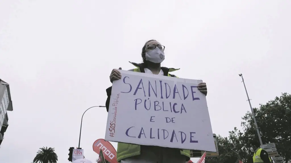 Mobilizaci&oacute;n en defensa da sanidade p&uacute;blica en Compostela, no mes de xu&ntilde;o. (Foto: Arxina)